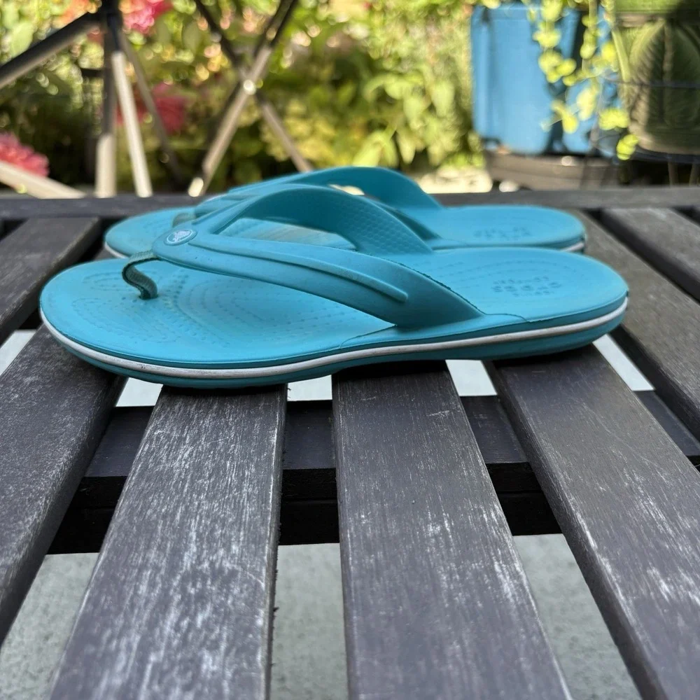 Crocs Kids J2 Blue Flip Flop Sandals Beach Pool Summer Lightweight Comfort